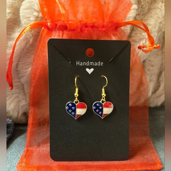 Handmade Gold Heart Shaped Earring And Necklace Set - Picture 2 of 3